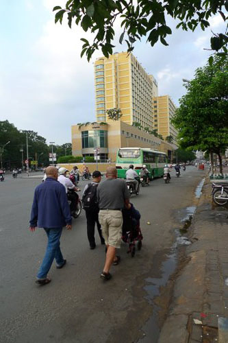 008_1_Thay dao pho Saigon_15