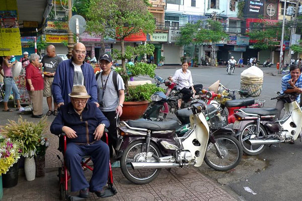 008_1_Thay dao pho Saigon_24